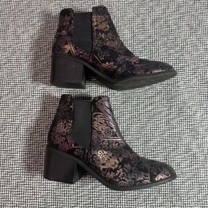 Womens Black Floral Brocade Metallic Chelsea Ankle Boots Block Heel 9